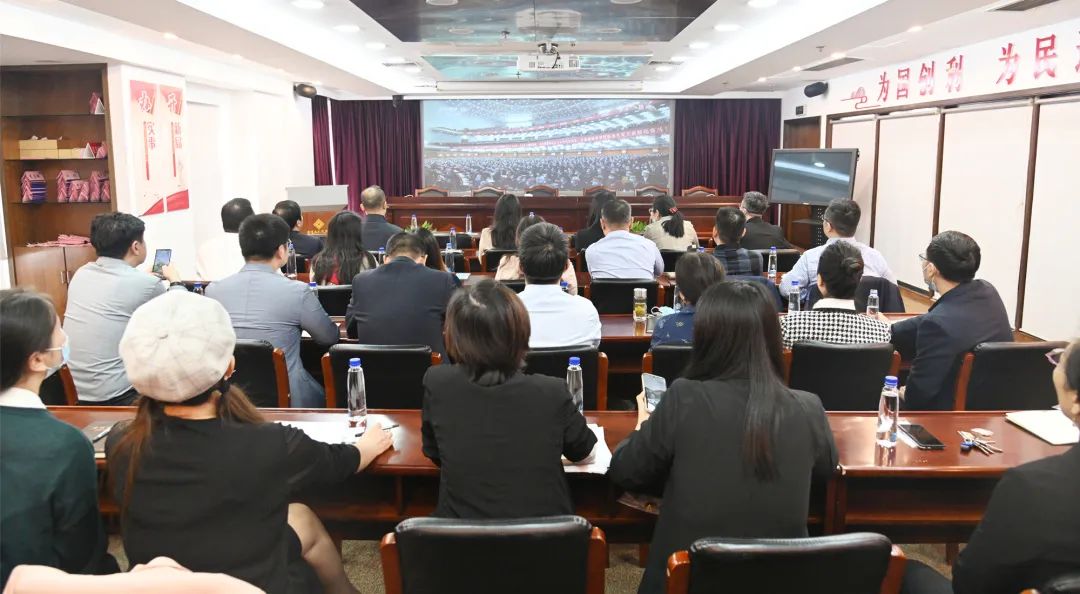 蘇鹽集團黨委認(rèn)真組織收聽收看黨的二十大開幕盛況 蘇鹽集團黨委認(rèn)真組織收聽收看黨的二十大開幕盛況
